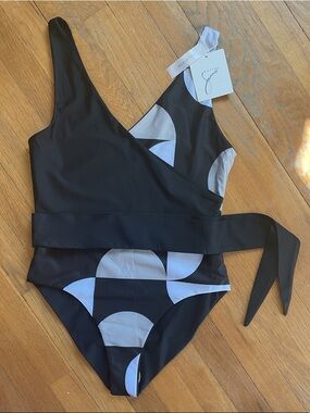 Baiia Reversible Wrapsuit